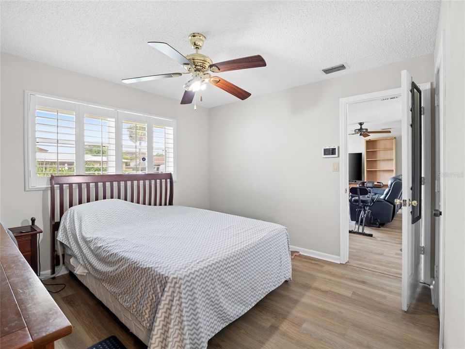 待售: $485,000 (4 贝兹, 2 浴室, 1280 平方英尺)