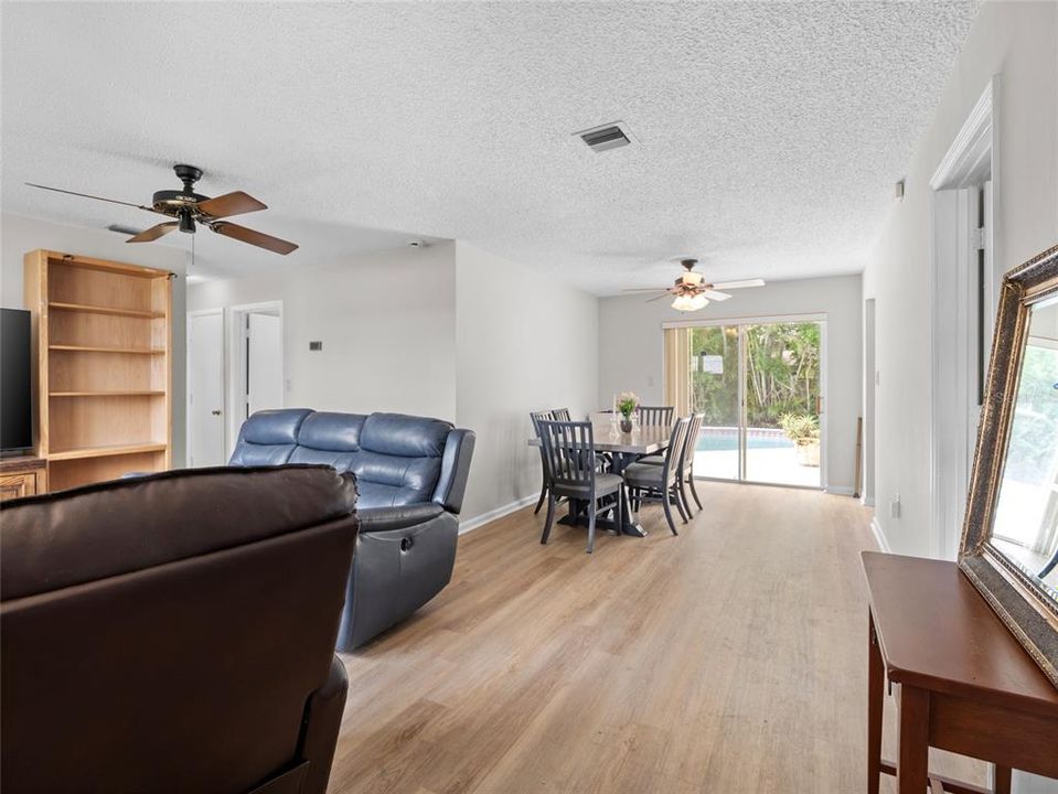 待售: $485,000 (4 贝兹, 2 浴室, 1280 平方英尺)