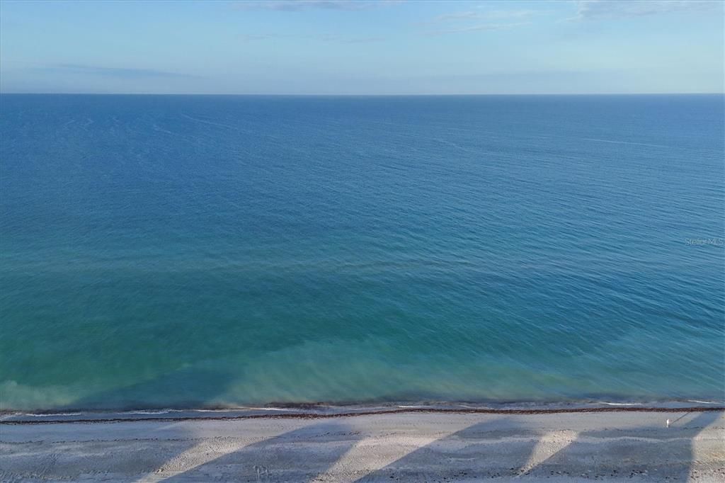 На продажу: $1,199,999 (1.08 acres)