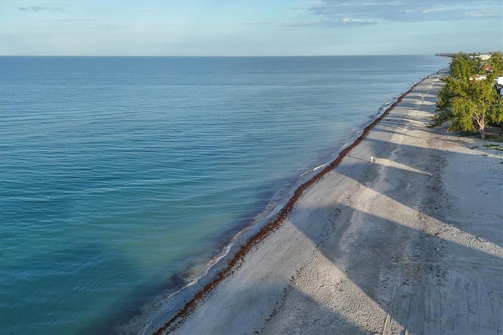 На продажу: $1,199,999 (1.08 acres)