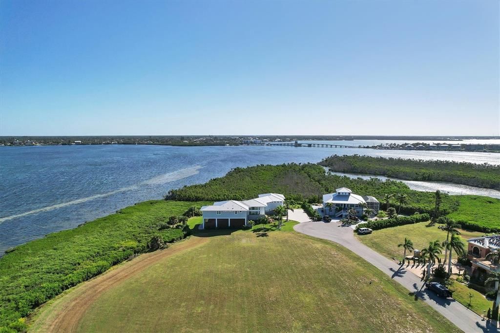 На продажу: $1,199,999 (1.08 acres)