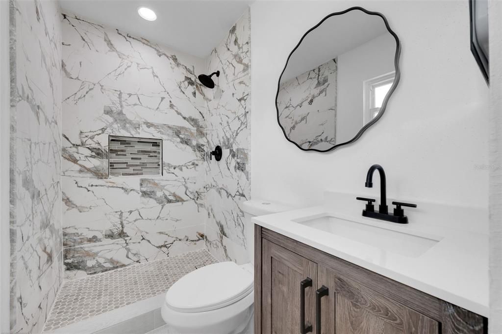 Activo con contrato: $329,999 (3 camas, 2 baños, 1225 Pies cuadrados)