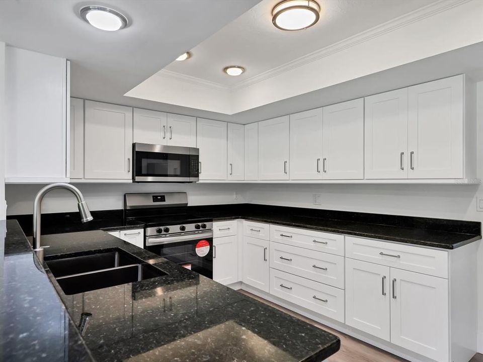 Active With Contract: $2,500 (2 beds, 2 baths, 2056 Square Feet)