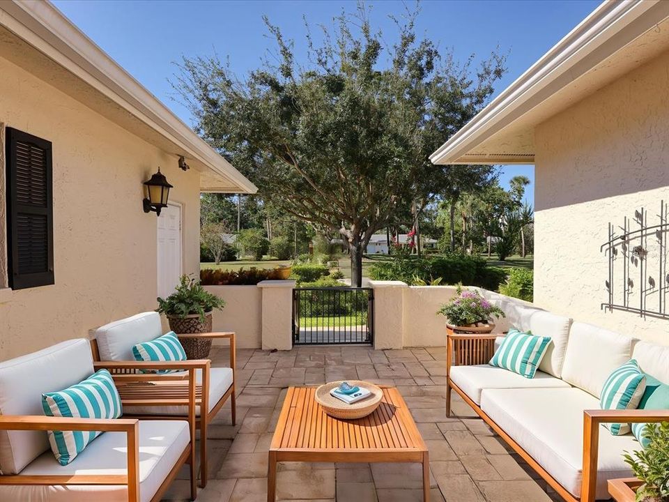 Active With Contract: $2,500 (2 beds, 2 baths, 2056 Square Feet)