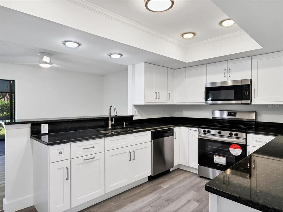 Active With Contract: $2,500 (2 beds, 2 baths, 2056 Square Feet)