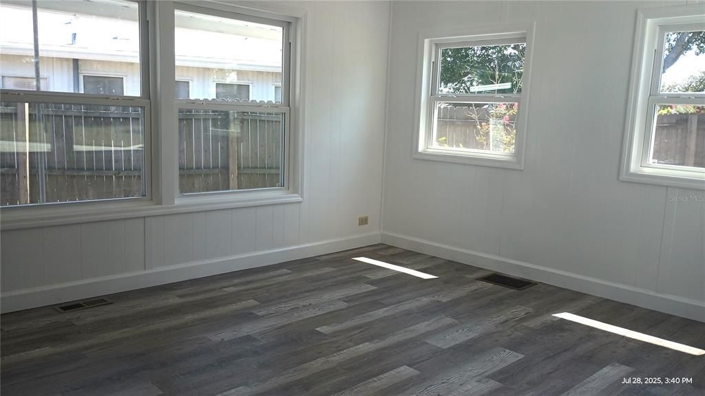 合同活跃: $137,500 (2 贝兹, 1 浴室, 1144 平方英尺)