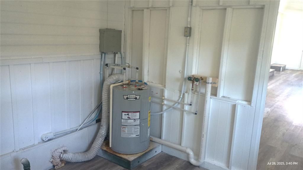 合同活跃: $137,500 (2 贝兹, 1 浴室, 1144 平方英尺)