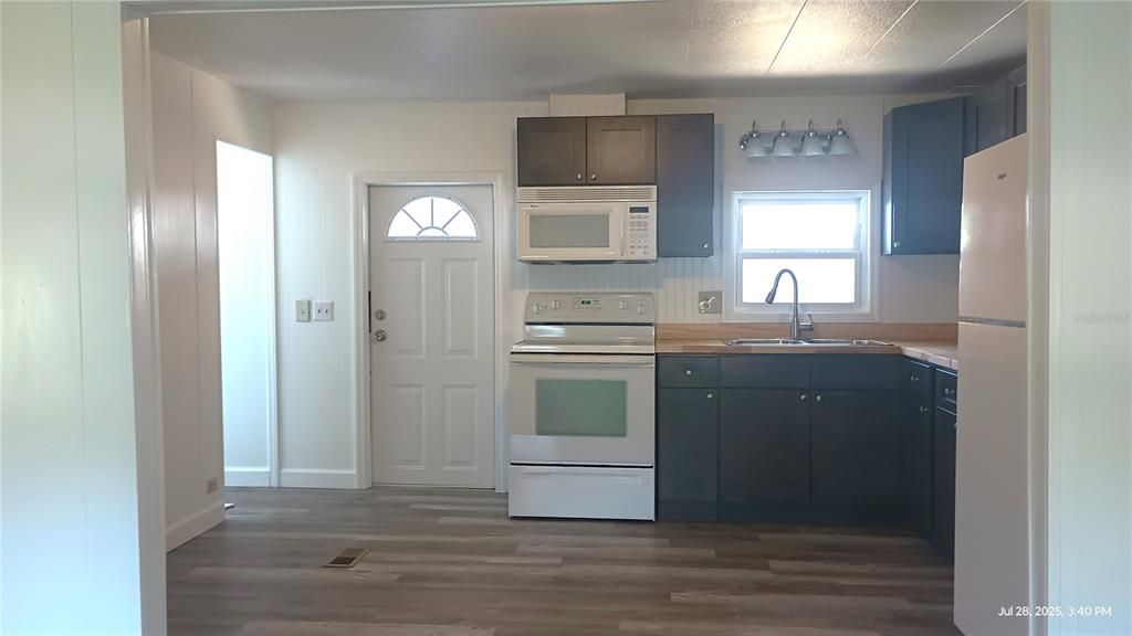 合同活跃: $137,500 (2 贝兹, 1 浴室, 1144 平方英尺)