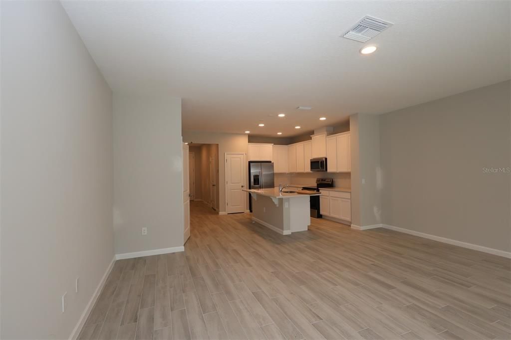 Activo con contrato: $446,990 (3 camas, 2 baños, 1846 Pies cuadrados)