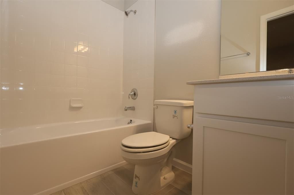 Activo con contrato: $446,990 (3 camas, 2 baños, 1846 Pies cuadrados)