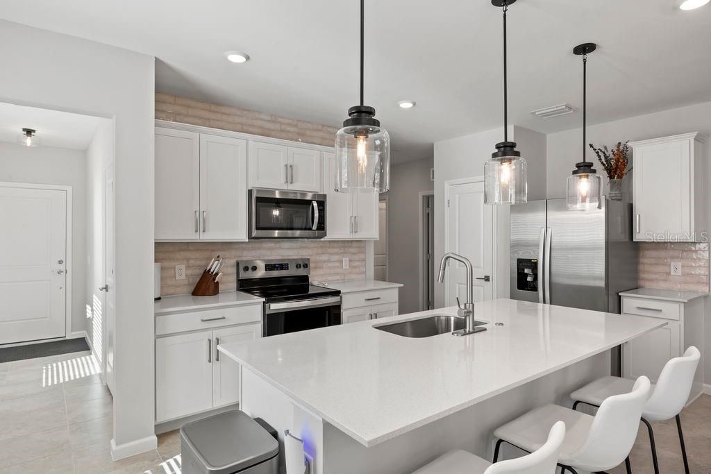 Active With Contract: $515,000 (4 beds, 2 baths, 1591 Square Feet)