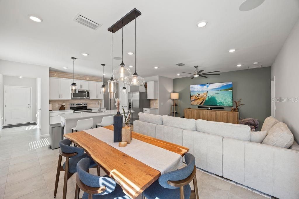 Active With Contract: $515,000 (4 beds, 2 baths, 1591 Square Feet)