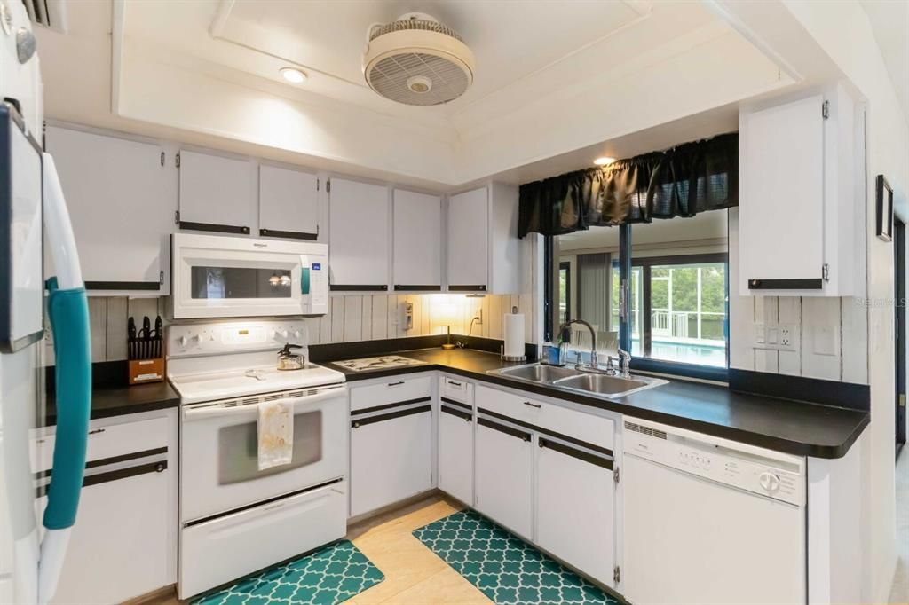 В аренду: $5,500 (3 спален, 3 ванн, 2330 Квадратных фут)