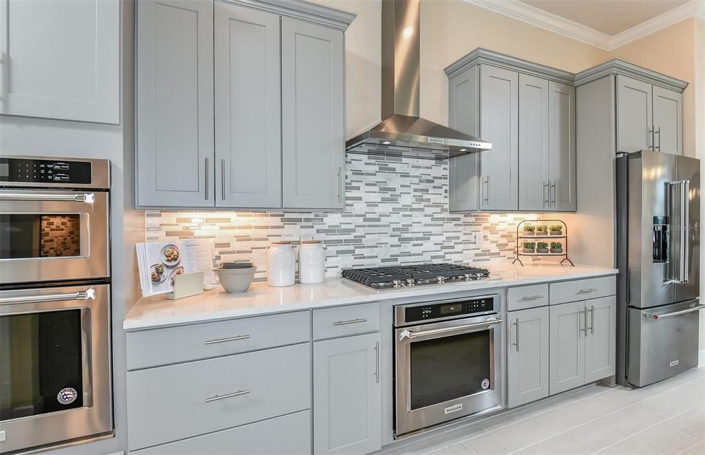 Activo con contrato: $746,640 (3 camas, 3 baños, 2808 Pies cuadrados)