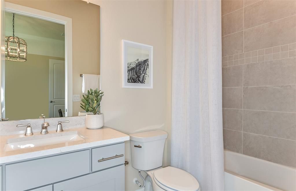 Activo con contrato: $746,640 (3 camas, 3 baños, 2808 Pies cuadrados)