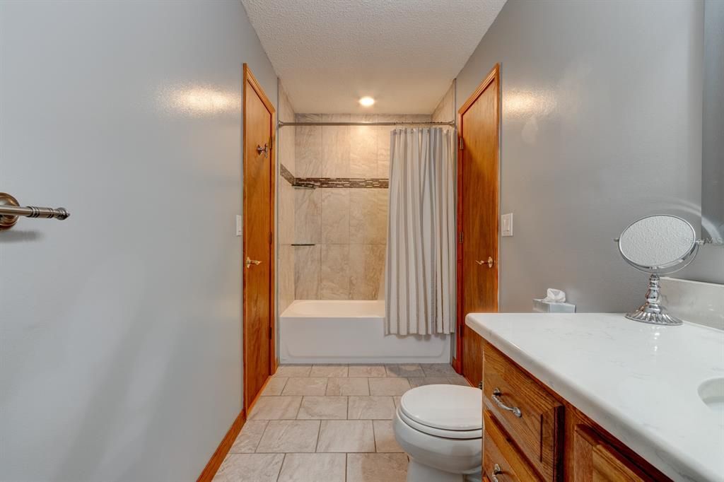 En Venta: $739,000 (4 camas, 2 baños, 2818 Pies cuadrados)