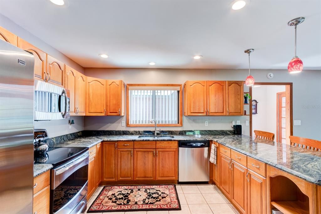 En Venta: $739,000 (4 camas, 2 baños, 2818 Pies cuadrados)