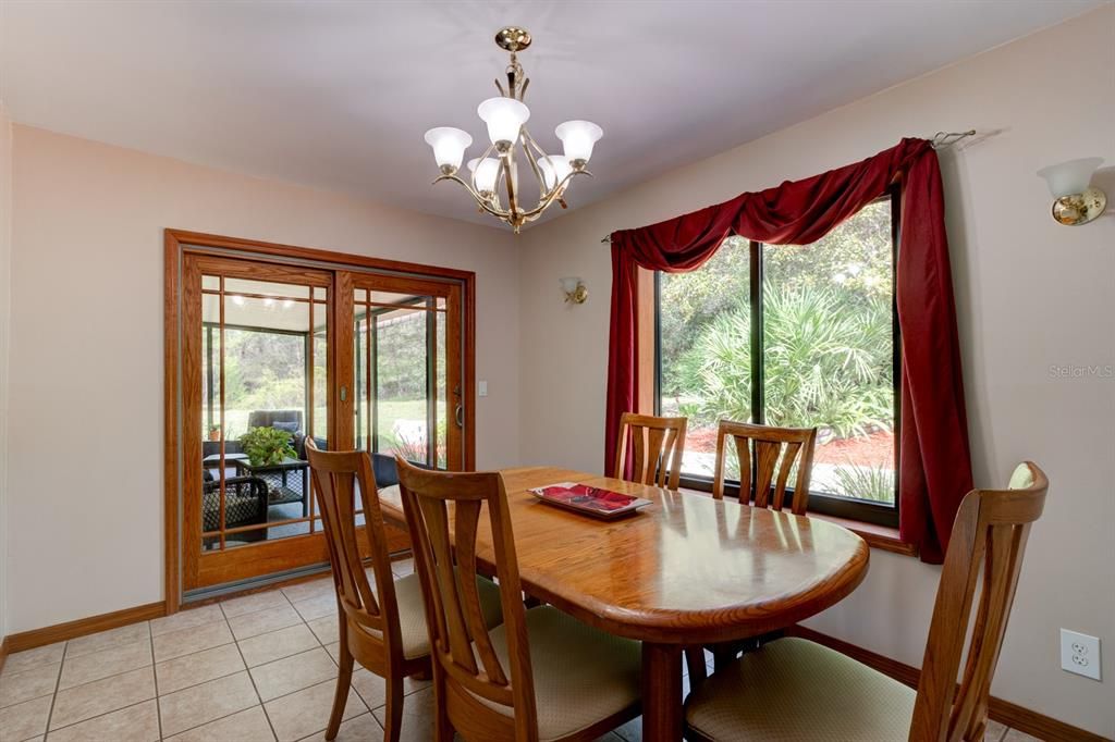 En Venta: $739,000 (4 camas, 2 baños, 2818 Pies cuadrados)