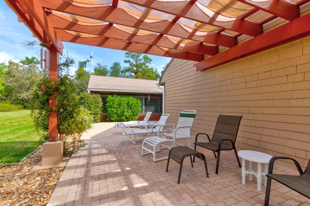 En Venta: $739,000 (4 camas, 2 baños, 2818 Pies cuadrados)