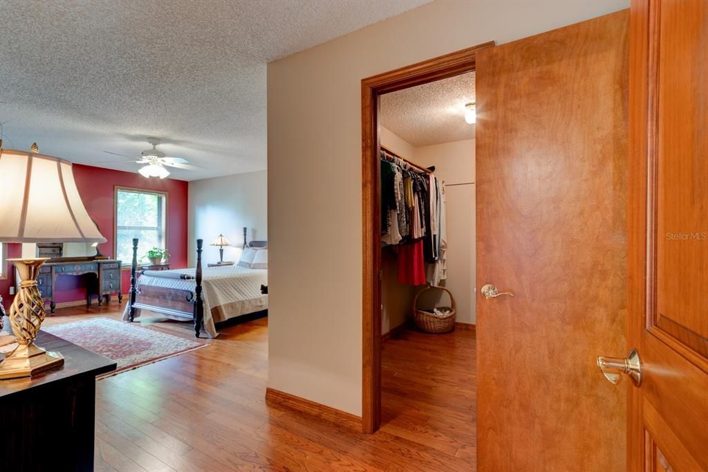 En Venta: $739,000 (4 camas, 2 baños, 2818 Pies cuadrados)