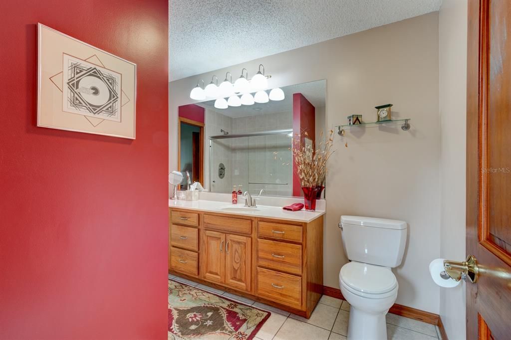 En Venta: $739,000 (4 camas, 2 baños, 2818 Pies cuadrados)