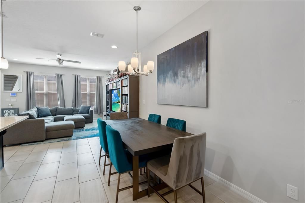 Под контрактом: $400,000 (3 спален, 2 ванн, 1687 Квадратных фут)