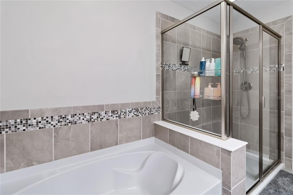 Под контрактом: $400,000 (3 спален, 2 ванн, 1687 Квадратных фут)