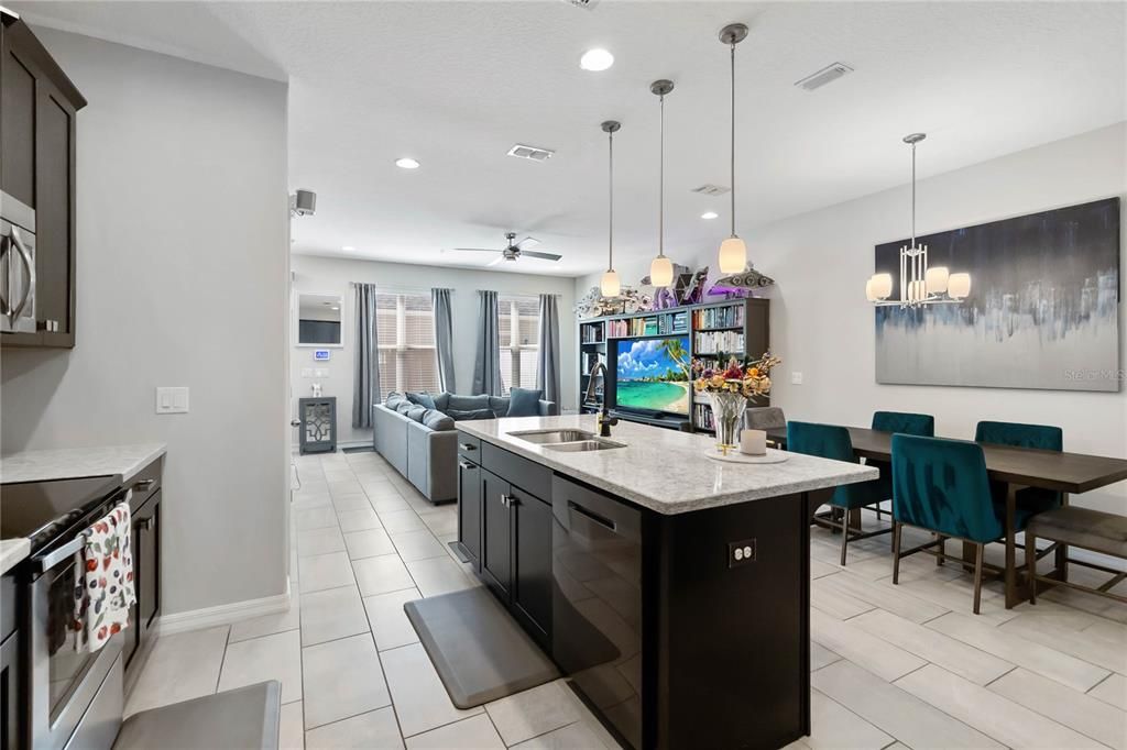 Под контрактом: $400,000 (3 спален, 2 ванн, 1687 Квадратных фут)