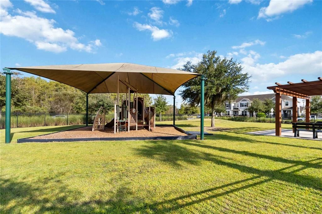 Под контрактом: $400,000 (3 спален, 2 ванн, 1687 Квадратных фут)