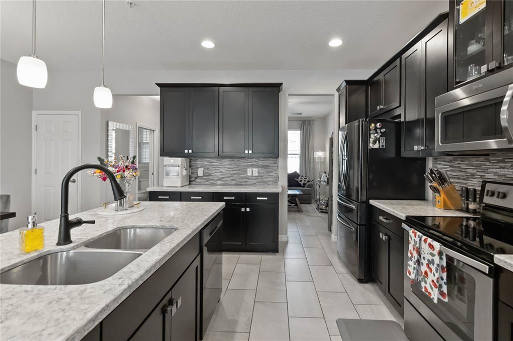 Под контрактом: $400,000 (3 спален, 2 ванн, 1687 Квадратных фут)