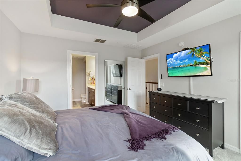 Под контрактом: $400,000 (3 спален, 2 ванн, 1687 Квадратных фут)