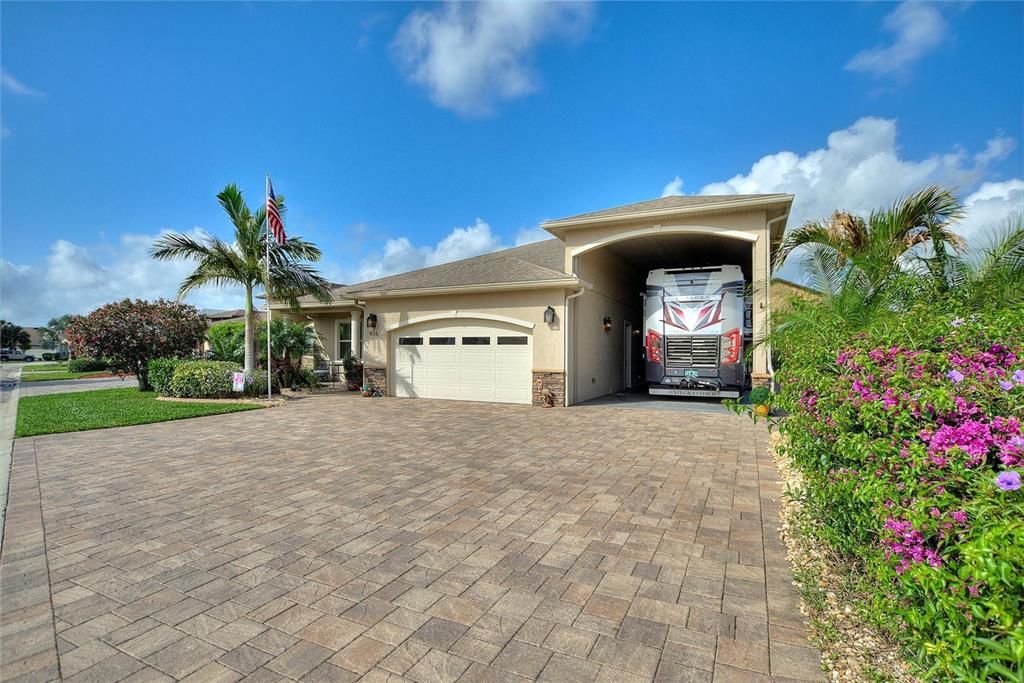 For Sale: $675,000 (2 beds, 2 baths, 2267 Square Feet)