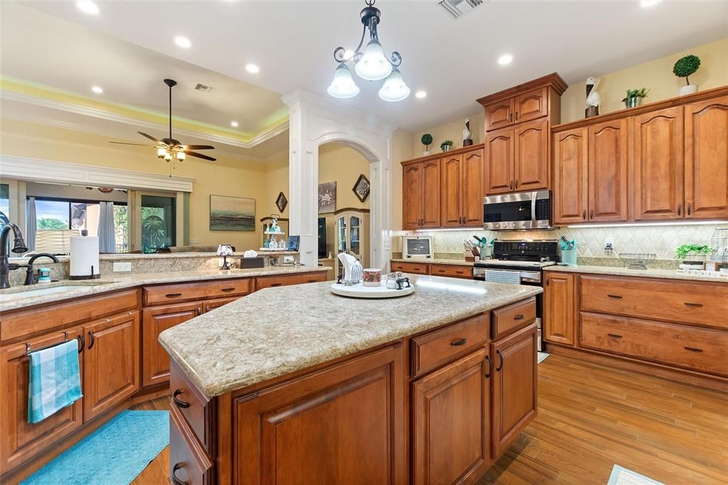 For Sale: $675,000 (2 beds, 2 baths, 2267 Square Feet)