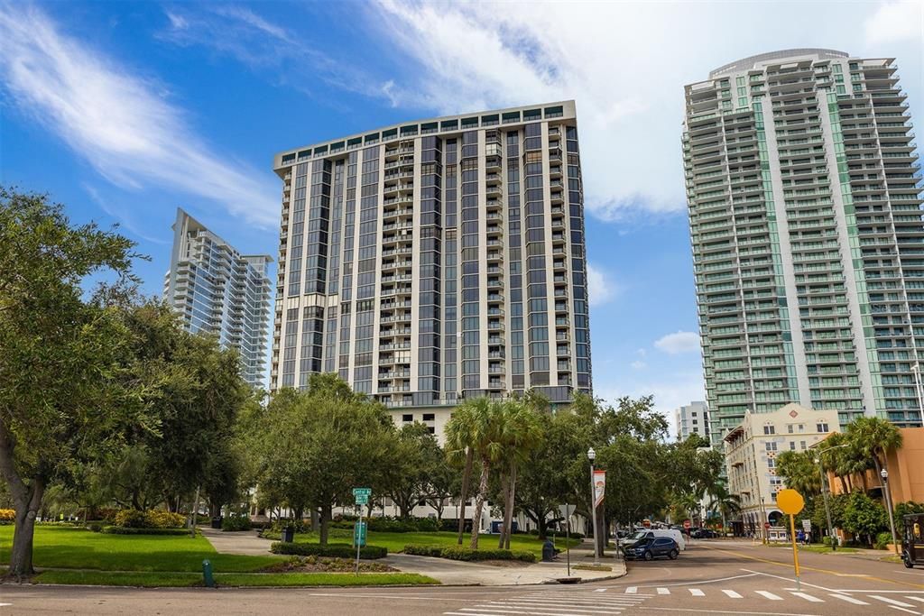 Recently Sold: $849,900 (2 beds, 2 baths, 1905 Square Feet)