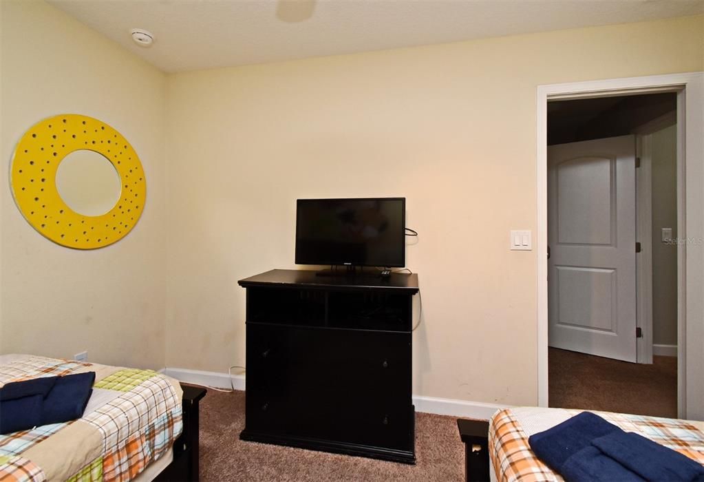 Active With Contract: $3,050 (7 beds, 5 baths, 3291 Square Feet)