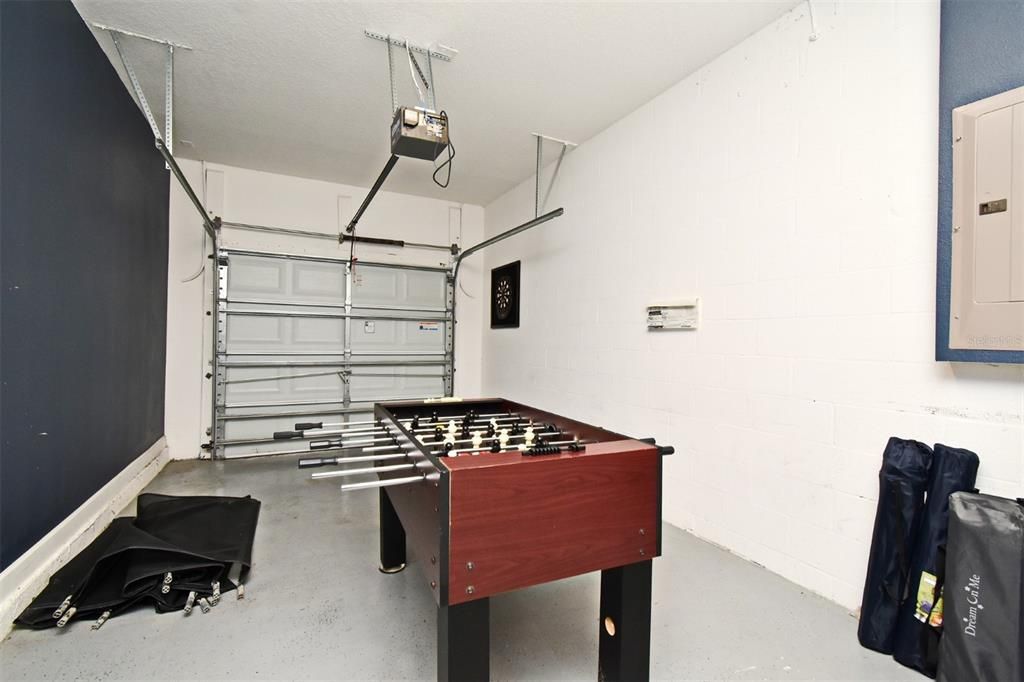 Active With Contract: $3,050 (7 beds, 5 baths, 3291 Square Feet)