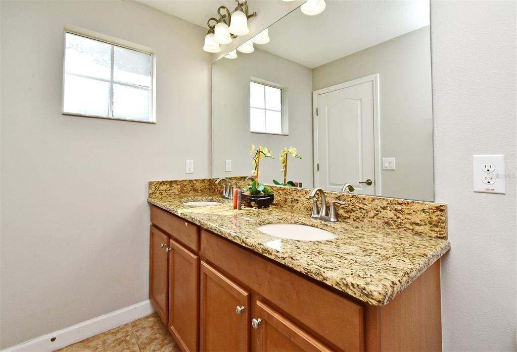 Active With Contract: $3,050 (7 beds, 5 baths, 3291 Square Feet)