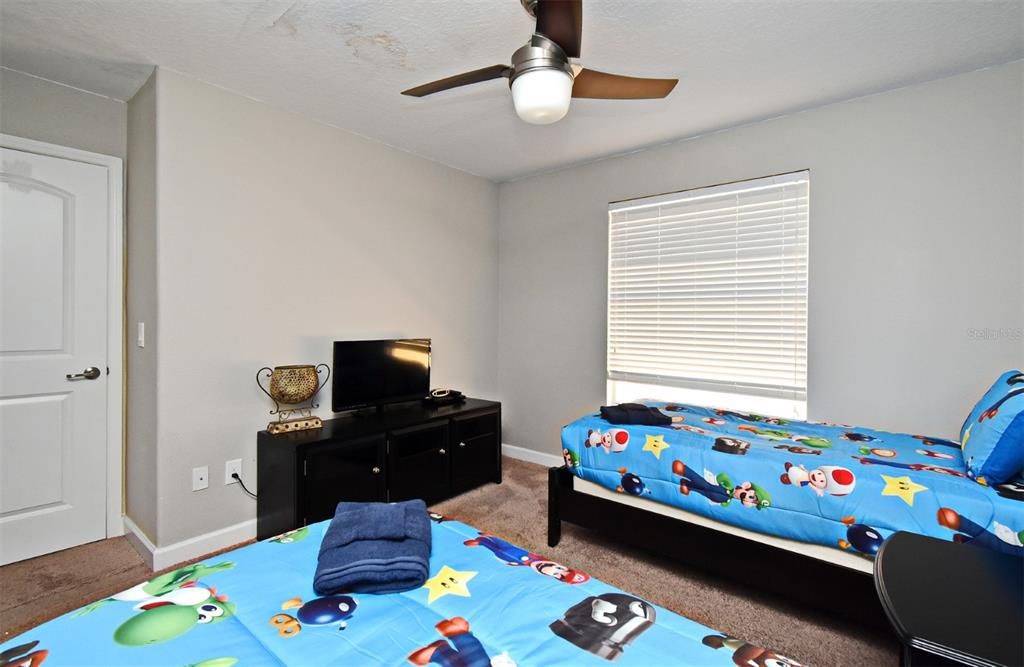 Active With Contract: $3,050 (7 beds, 5 baths, 3291 Square Feet)