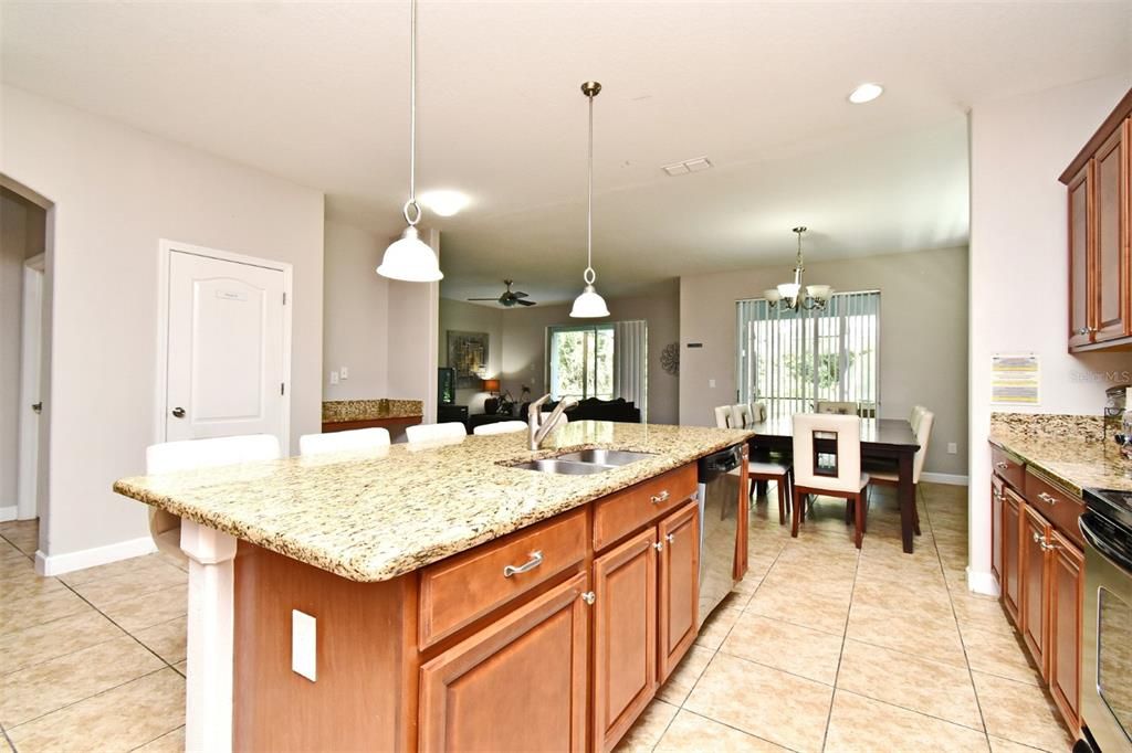 Active With Contract: $3,050 (7 beds, 5 baths, 3291 Square Feet)