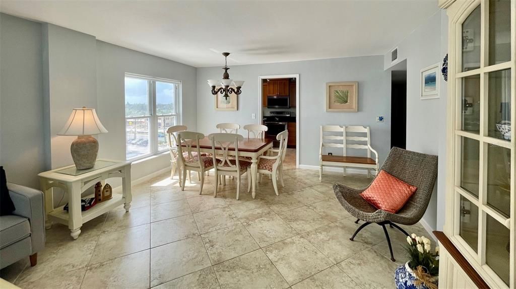 待售: $420,000 (2 贝兹, 2 浴室, 1342 平方英尺)