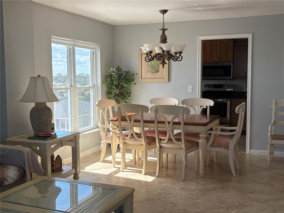 待售: $420,000 (2 贝兹, 2 浴室, 1342 平方英尺)