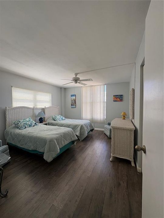 待售: $420,000 (2 贝兹, 2 浴室, 1342 平方英尺)