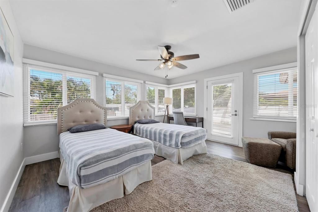 На продажу: $619,000 (3 спален, 2 ванн, 1856 Квадратных фут)