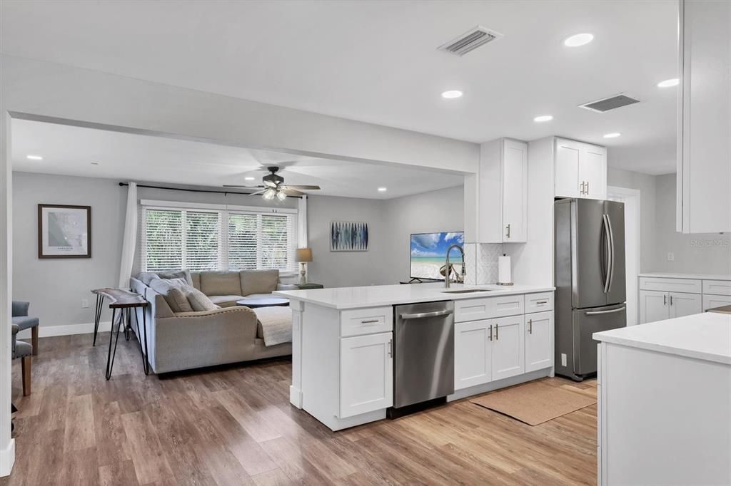 На продажу: $619,000 (3 спален, 2 ванн, 1856 Квадратных фут)