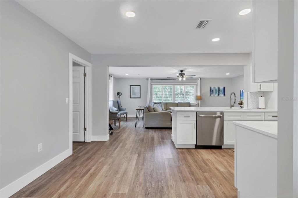 На продажу: $619,000 (3 спален, 2 ванн, 1856 Квадратных фут)