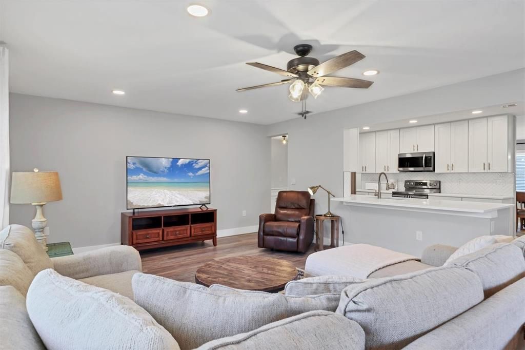 На продажу: $619,000 (3 спален, 2 ванн, 1856 Квадратных фут)