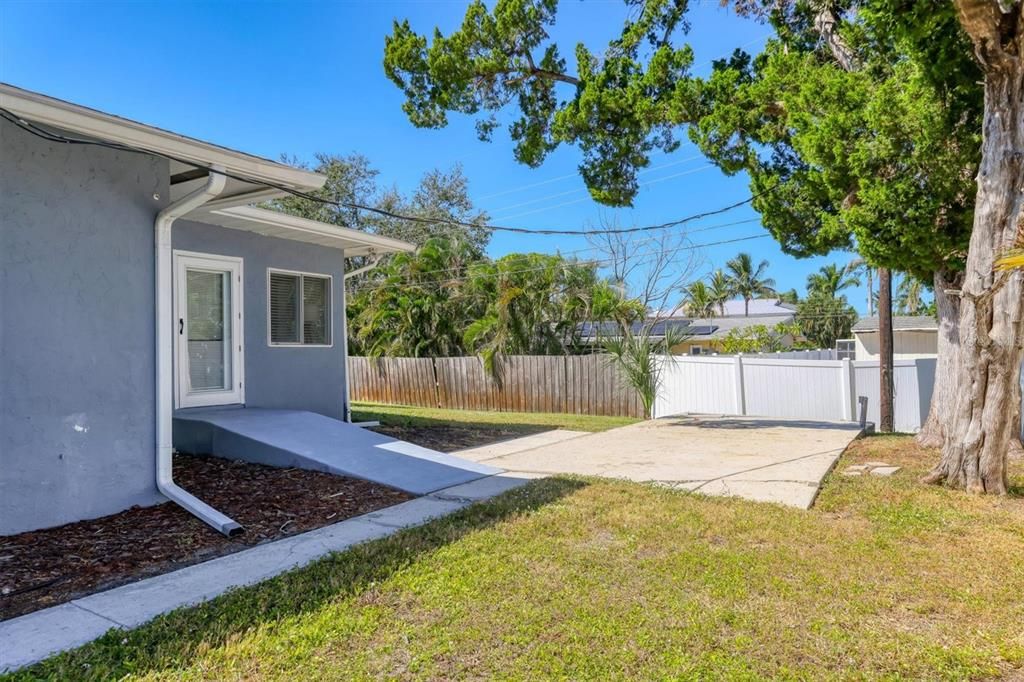 На продажу: $619,000 (3 спален, 2 ванн, 1856 Квадратных фут)