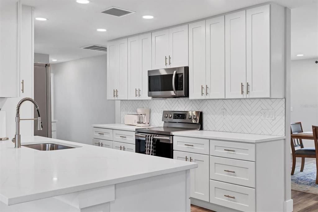 На продажу: $619,000 (3 спален, 2 ванн, 1856 Квадратных фут)