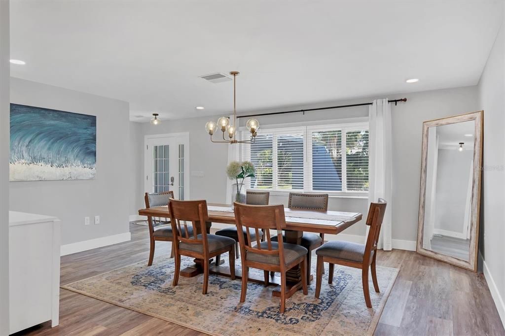 На продажу: $619,000 (3 спален, 2 ванн, 1856 Квадратных фут)