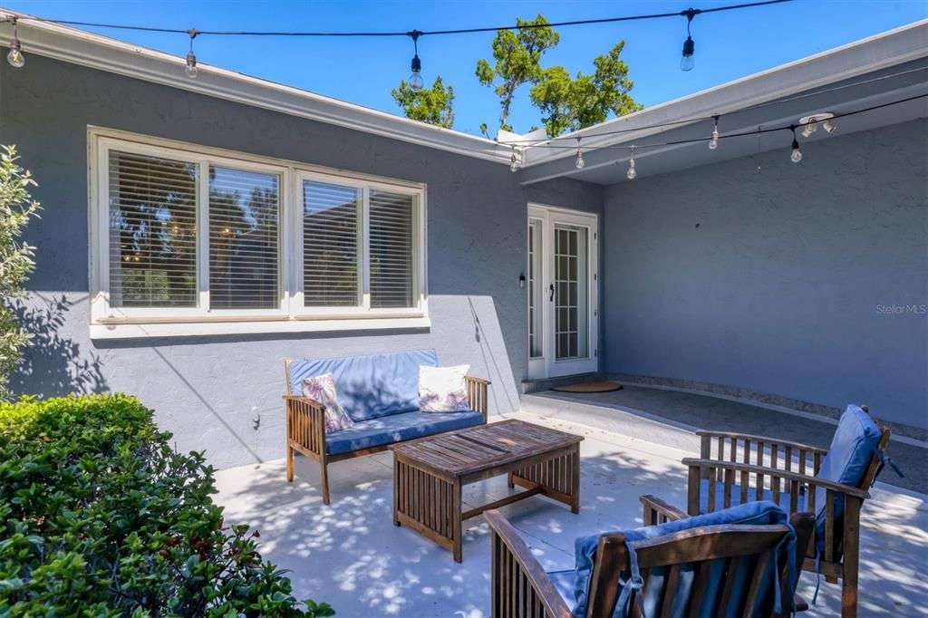 На продажу: $619,000 (3 спален, 2 ванн, 1856 Квадратных фут)